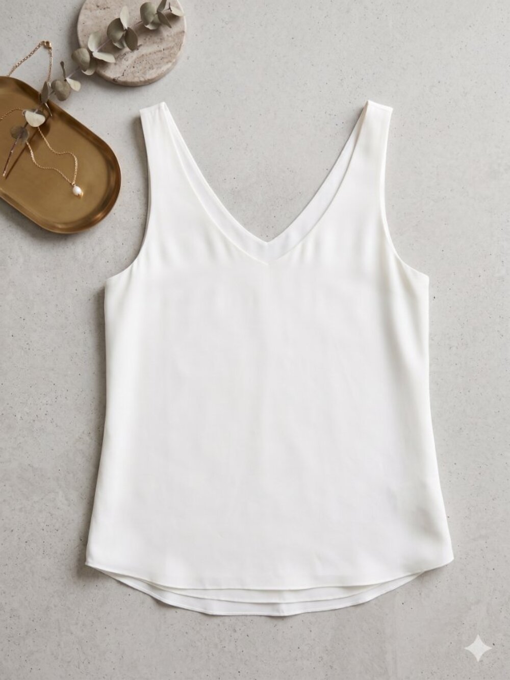 RW&CO. White V-Neck Tank Top